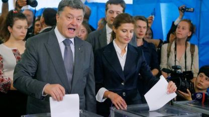 Петро Порошенко гласува в президентските избори в Украйна