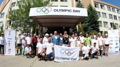 Посрещнаха олимпийският огън в НСА „Васил Левски“