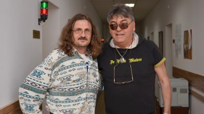 Водещия на музикалната зона за рок музика Петър Маринов (вляво) и неговия гост Дани Йорданов