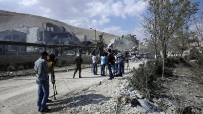Руините на сградата на Научноизследователския център край Дамаск, поразена от ракетните удари
