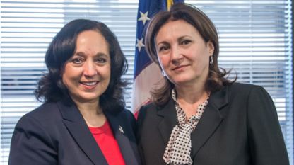 Η υπουργός Εσωτερικών της Βουλγαρίας, Ρουμιάνα Μπατσβάροβα και η Διευθύντρια της Υπηρεσίας καταπολέμησης ναρκωτικών των ΗΠΑ, Μισέλ Λιόνχαρτ