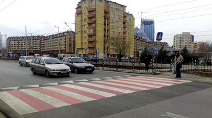 Повдигната пешеходна пътека е решение на проблема, смята кметът Николай Гюров