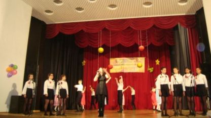 Танцова формация – „Балканска младост“, гр. Етрополе, победители в конкурса за песен в категорията IX -XII клас
