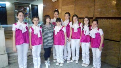 Децата с Мими Иванова, която беше в журито на конкурса