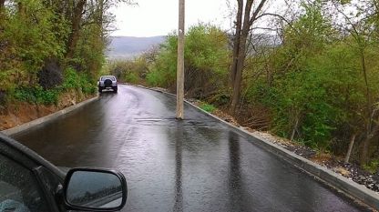 Електрическия стълб на пътя за  село Студен извор, Трънско