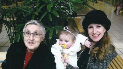 Виолета Кочова с дъщеря си Валентина и малката Никол