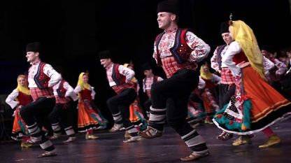 17 фолклорни танцови състава от цялата страна ще се представят