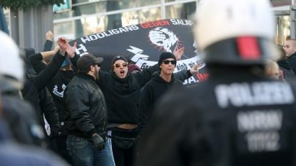 Демонстранти от ПЕГИДА в Кьолн