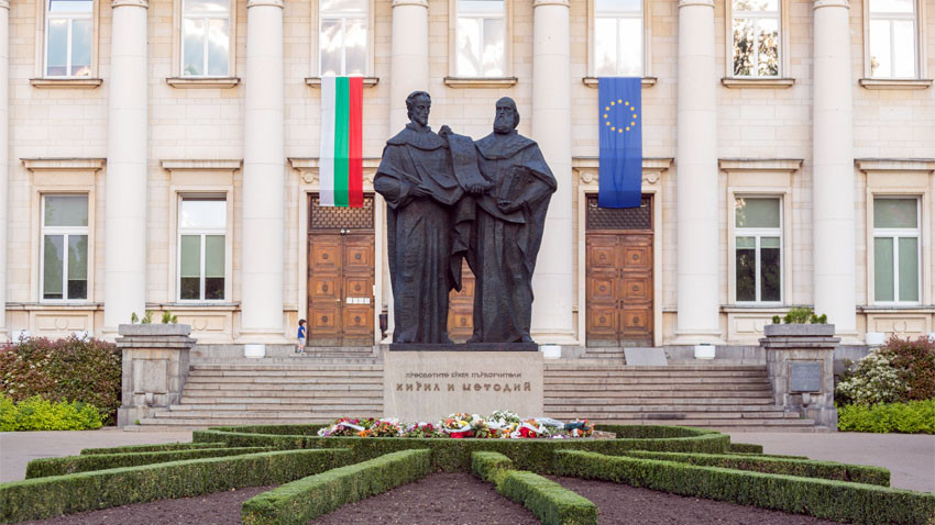 „Сдружение на фамилния бизнес – България“ инициира и завърши проекта по реставрирането на паметника на братята Кирил и Методий пред Националната библиотека в София