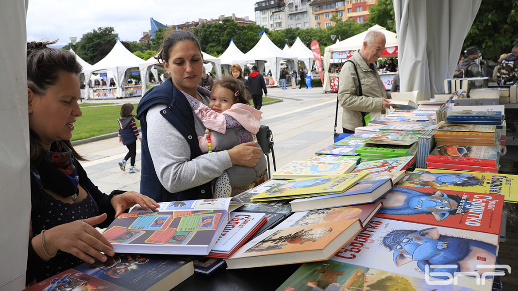 Пролетният базар на книгата ще е разположен в около 60 шатри пред НДК