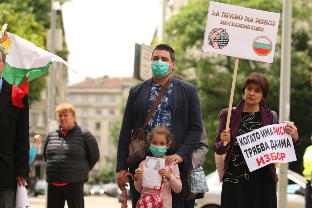 Протест за отпадане на задължителния характер на ваксините в България, организиран от родители на пострадали от ваксини деца. Снимка: БТА