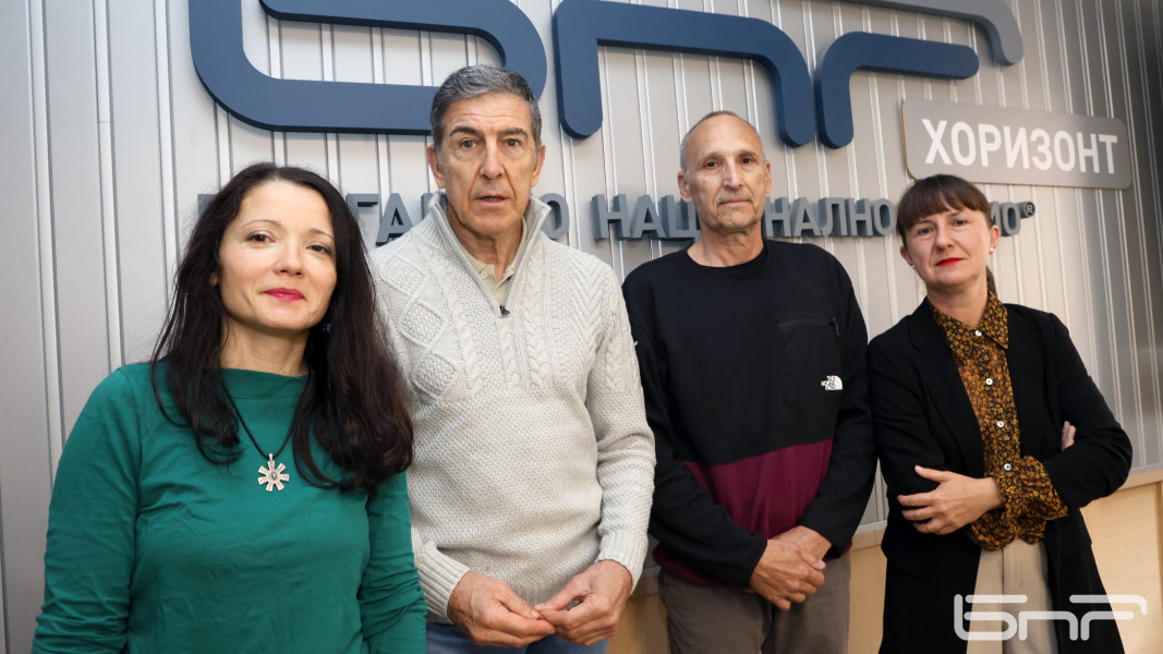  От ляво надясно: Таня Иванова, Кирил Досков, Николай Петков и Валерия Николова 