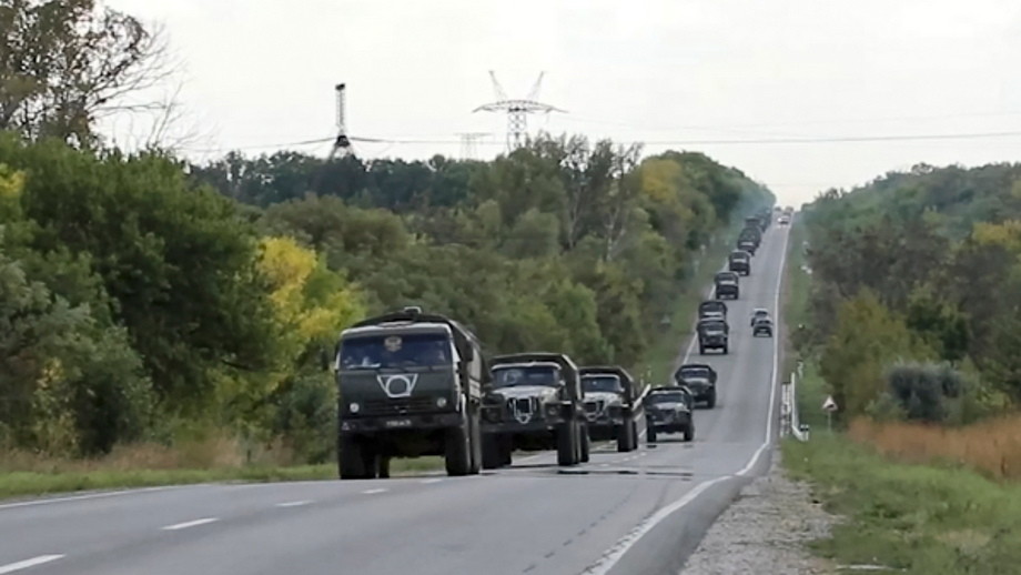 Руска военна колона, придвижваща се в околностите на Харков. 9 септември 2022 г.  Снимка: ЕПА/БГНЕС