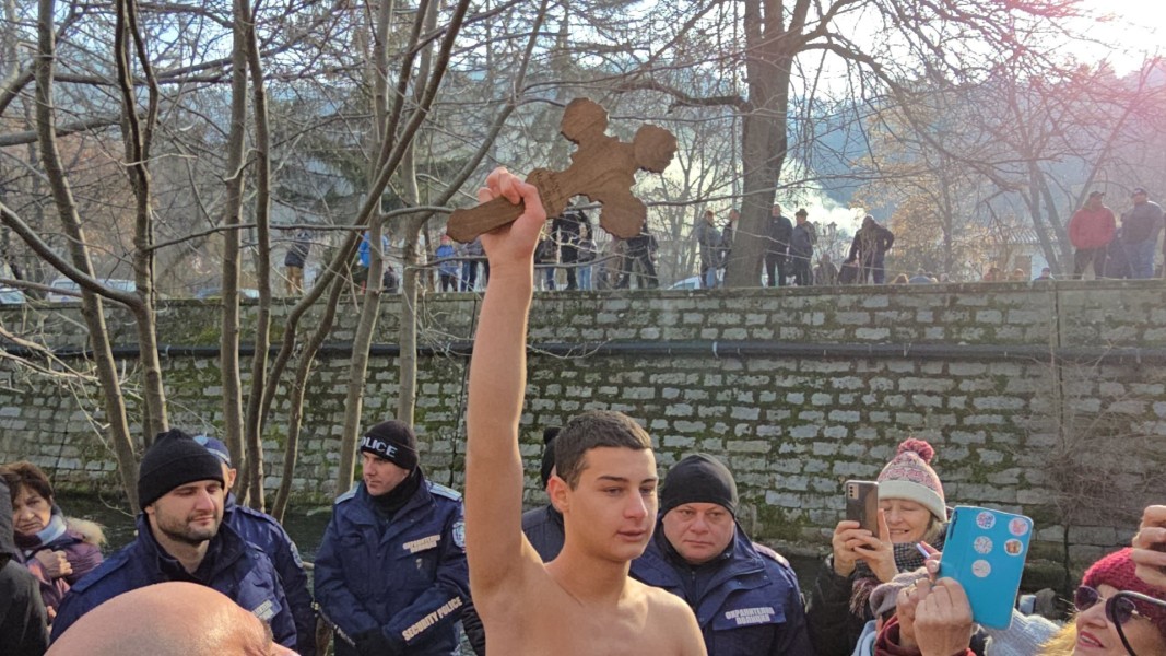  15-годишният Деян Вълев хвана кръста в Благоевград 