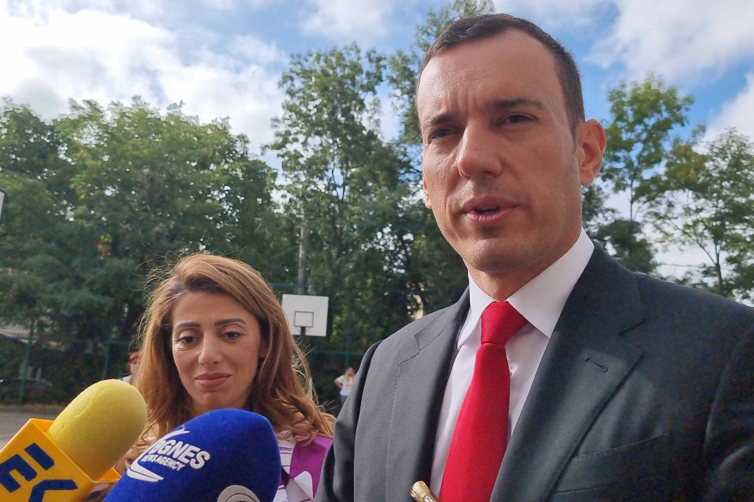 метът на София Васил Терзиев дава брифинг след откриването на новата учебна година в 95-то СУ „Проф. Иван Шишманов