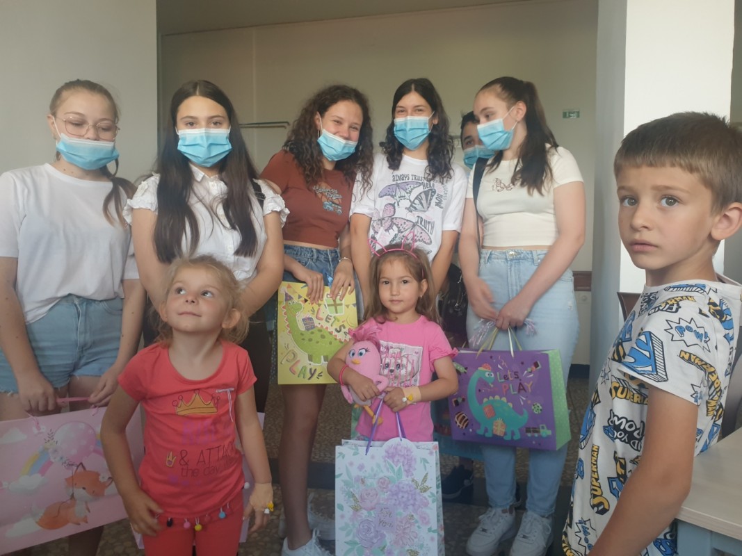 Усмивки и радост в детското отделение - Новини