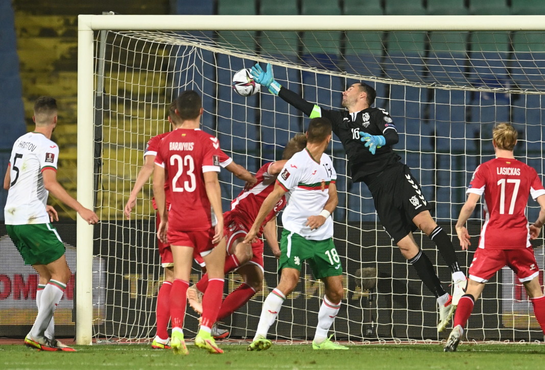 Най-сетне победа за България, националите надвиха Литва минимално - Стадион