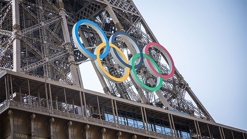 Олимпийските кръгова са на Парижкия символ - Айфеловата кула