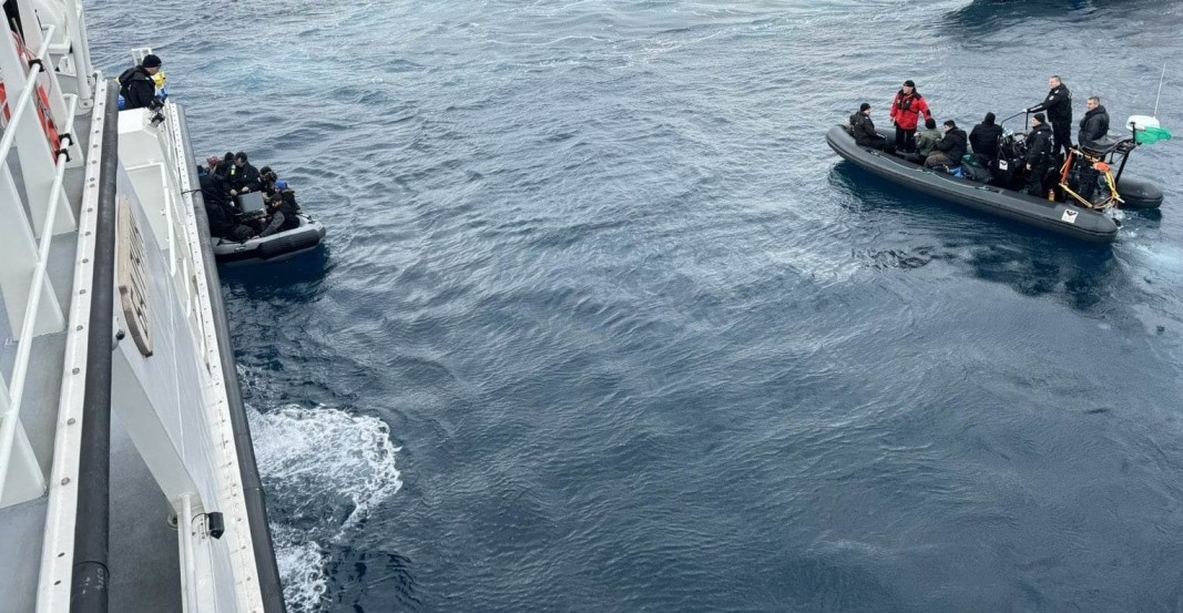 Граничният кораб "Балчик" е спасил 44 бедстващи мигранти до остров Лесбос