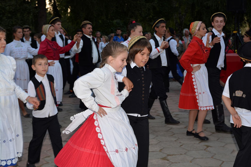“The Summer Ball” in Bardarski Geran shows traditions of Banat ...