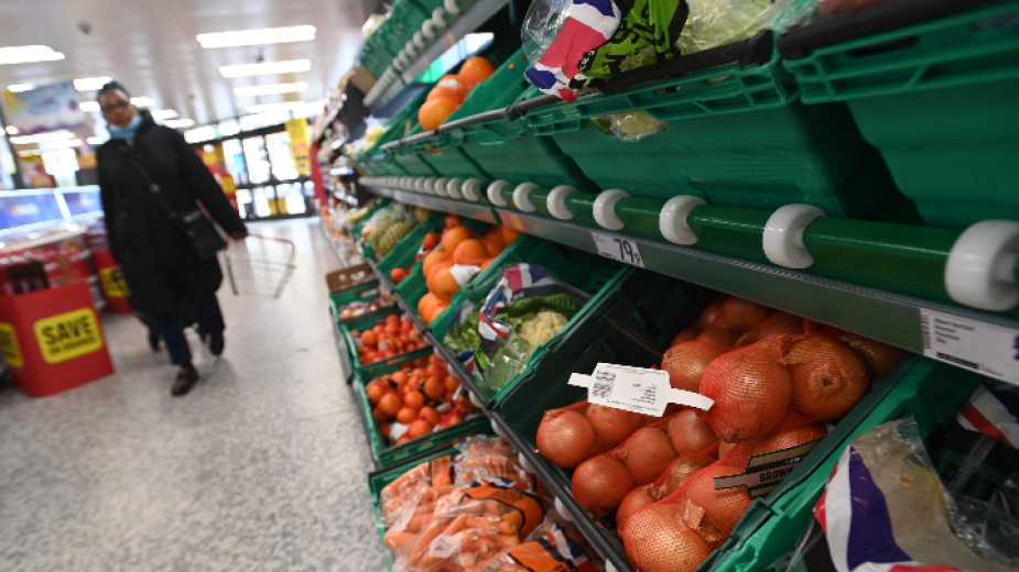 Хранителните продукти ще продължат да поскъпват, прогнозира пред БНР икономистът