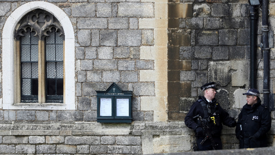 Мъж, задържан от британската полиция, след като влезе на територията