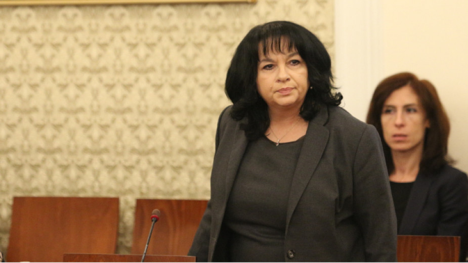 Бившият енергиен министър от ГЕРБ Теменужка Петкова коментира в кулоарите
