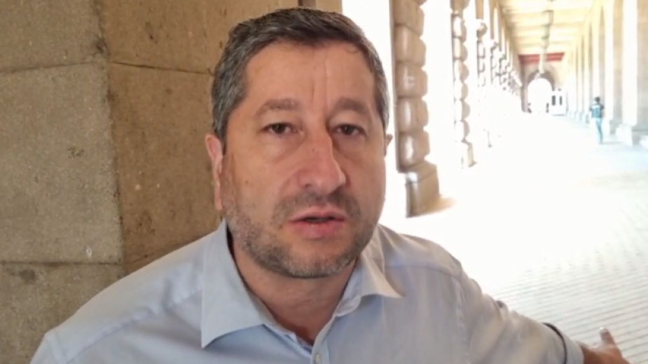Съпредседателят на Демократична България“ Христо Иванов заяви във видеообръщение в