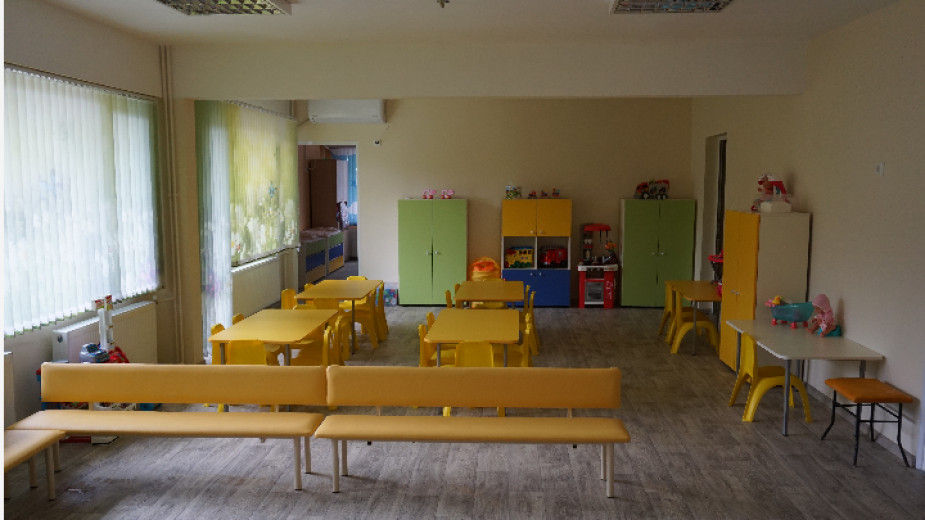 Едва 6% от работещите в детските градини на община Русе