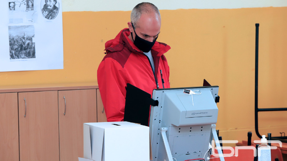 Централната избирателна комисия (ЦИК) организира тест с машина за гласуване,