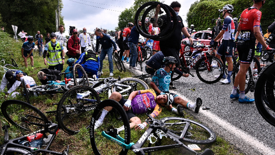 Зрителката, причинила падането на няколко колоездачи от Тур дьо Франс