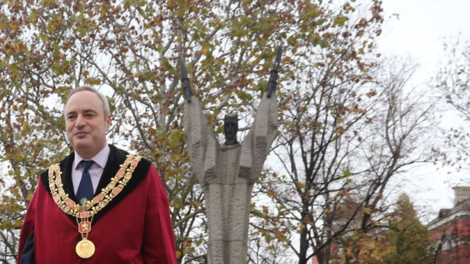 Ректорът на Софийския университет проф. Анастас Герджиков поиска два дни,