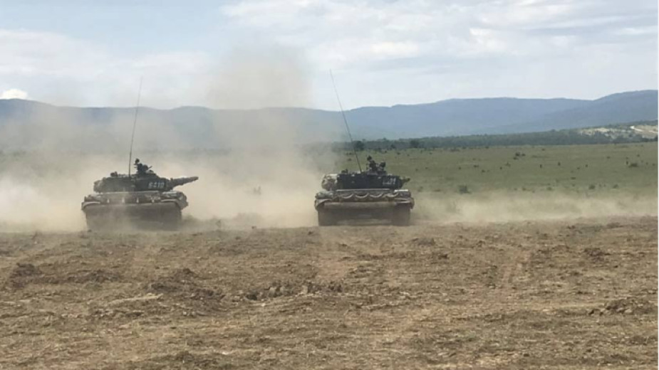 Около 2000 български военни ще участват в учения през май
