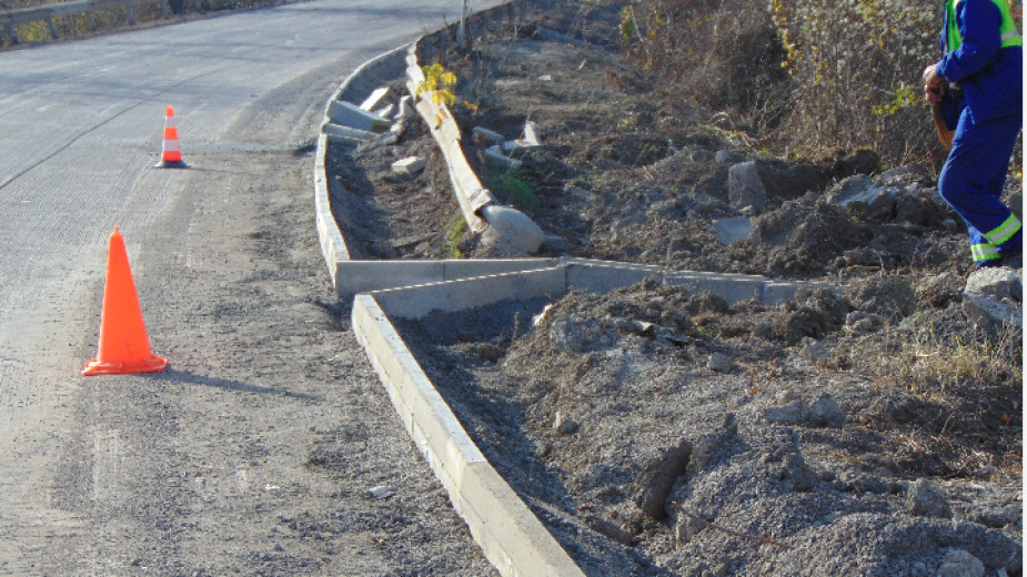 Започна ремонтът на 35-километровия път, който свързва Писанец, Ветово, Глоджево