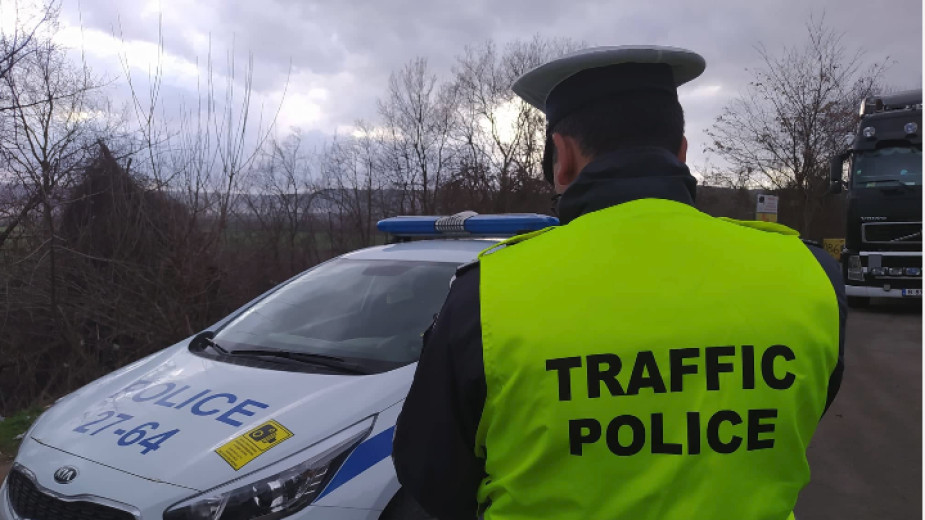 Пътна полиция започва операция по пътищата между малките населени места