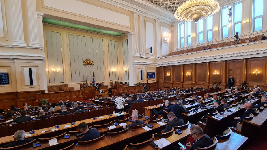 България ще ремонтира украинска военна техника, реши Народното събрание. Парламентът