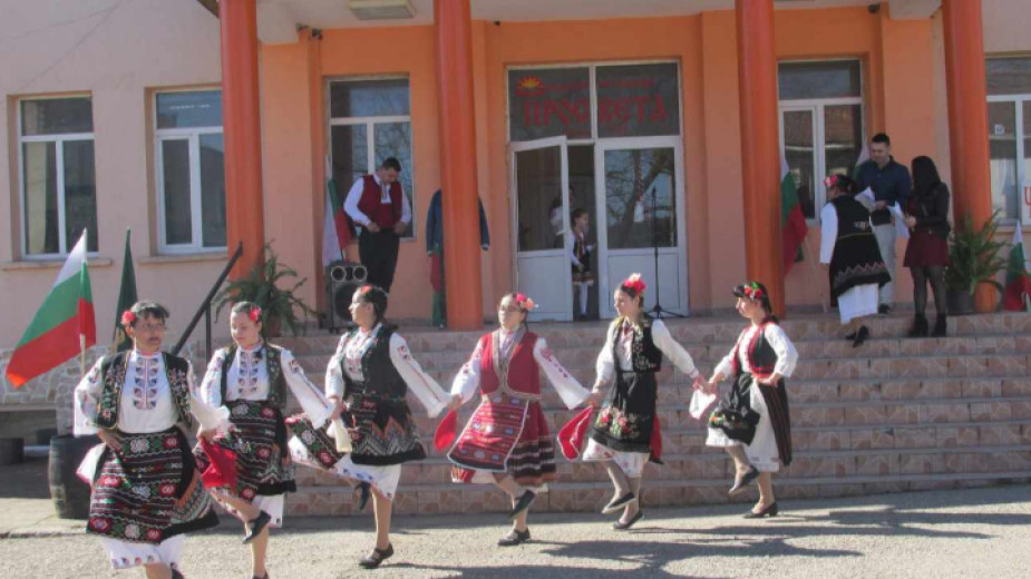 Самодейците към НЧ 