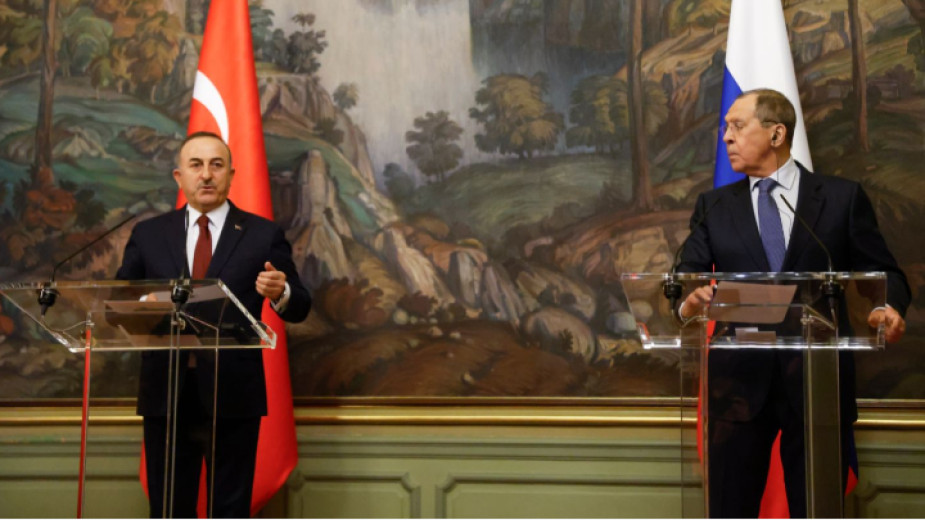 Турският външен министър Мевлют Чавушоглу, говорейки заедно с руския си