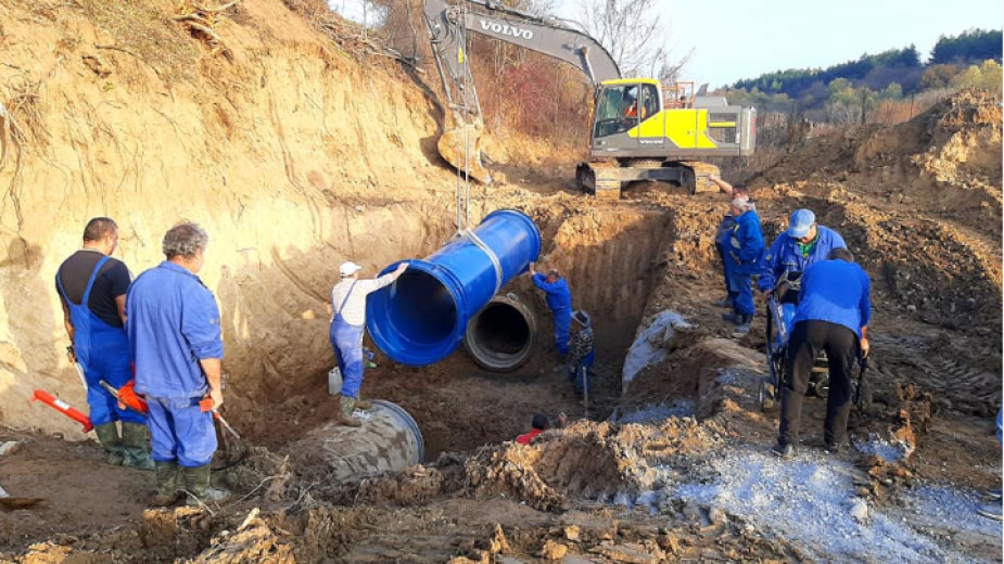 Аварийните екипи на ВиК Йовковци“ отстраниха аварията на магистралния водопровод,