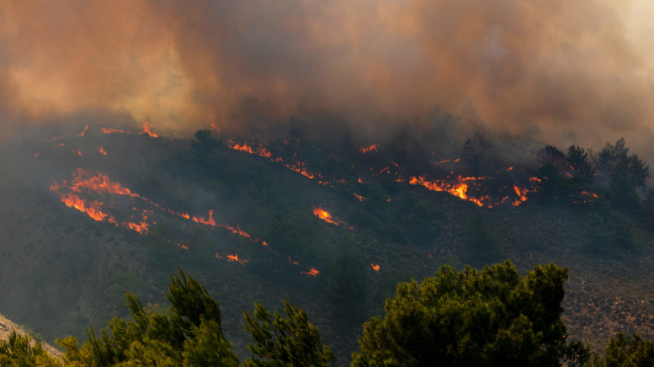 Εν μέρει ή πλήρως περιορίστηκαν οι νέες πυρκαγιές στην Ελλάδα