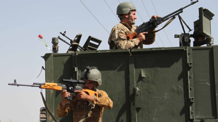 Най-малко 40 цивилни са убити и повече от 100 са