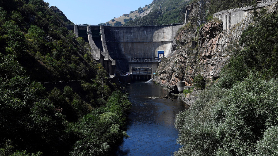 Българска фирма извършва реконструкция на най-голямата гръцка водноелектрическа централа, информират
