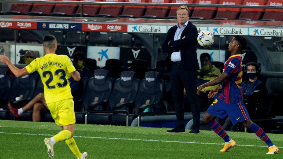 Роналд Куман ще остане старши треньор на Барселона, заяви клубният