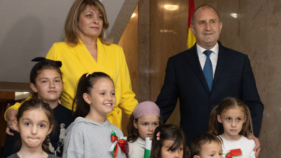 От Испания, където е на държавно посещение, президентът Румен Радев