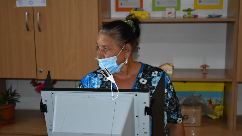 Със фал старт започна машинното гласуване в Сливенска област, заради техническа