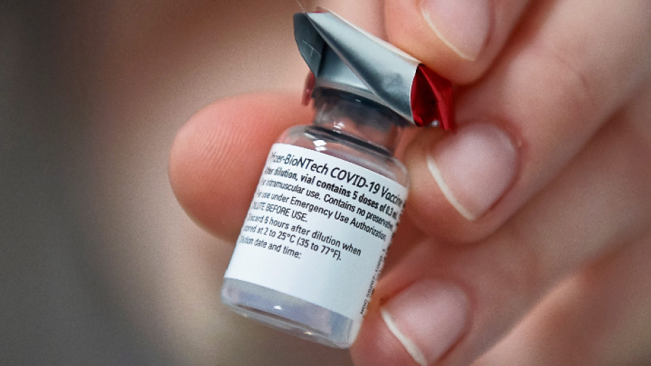 Трета доза от ваксината на Пфайзер срещу Covid-19 може да