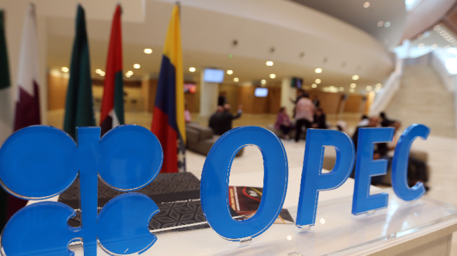 Организацията на страните износителки на петрол (ОПЕК) ревизира надолу оценките
