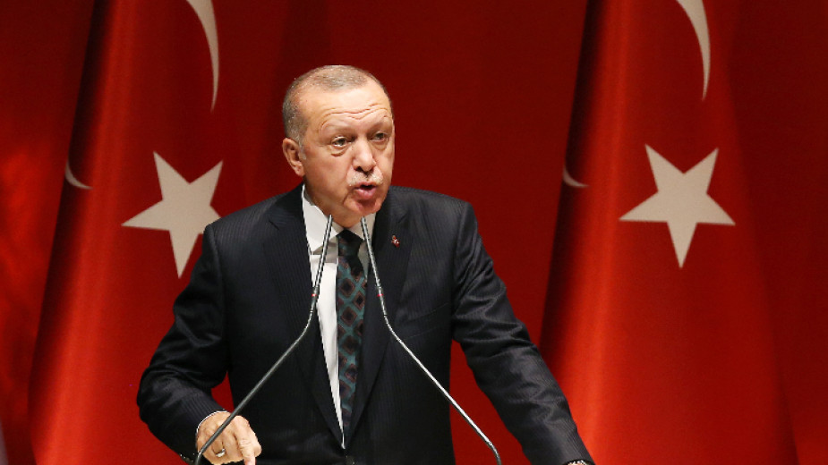 Турският президент Реджеп Ердоган започна посещение в Албания, което е