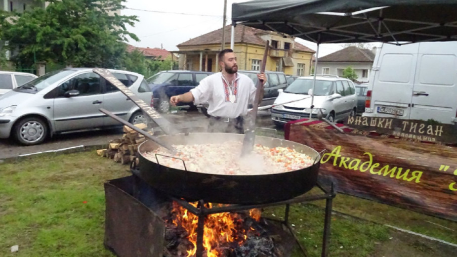 Festivalul Castro reunește bucătari din Serbia, România și Bulgaria în satul Antimovo.