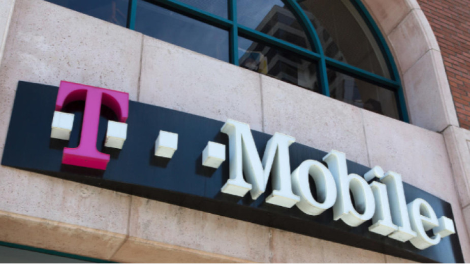 Технологичният гигант T-Mobile US Inc. обяви, че разследва твърдения, че